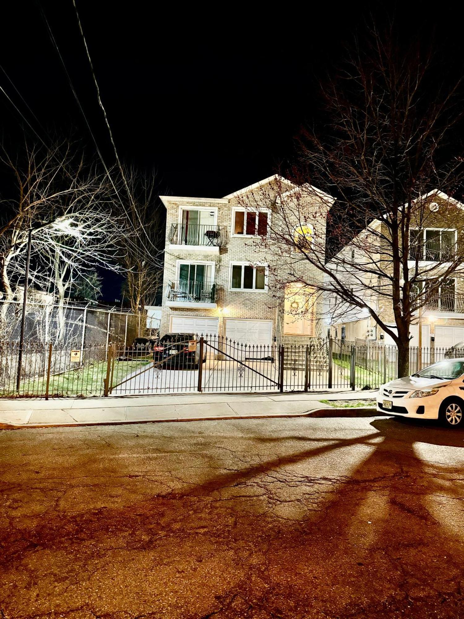 Stylish Evergreen Apartment By Newark Airport Exterior foto